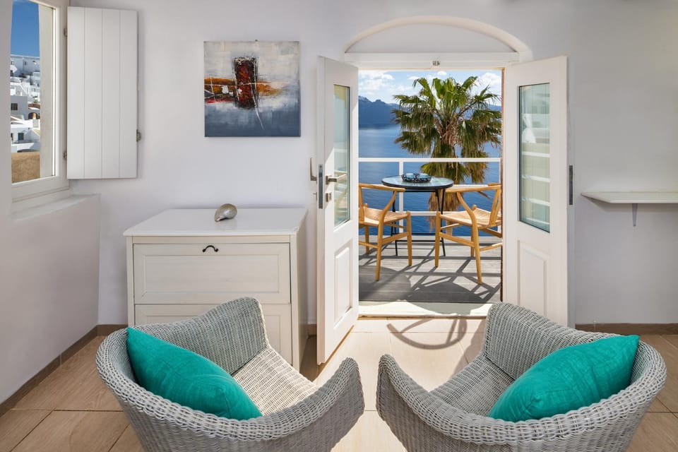 VITAMIN STUDIO House in Oia
