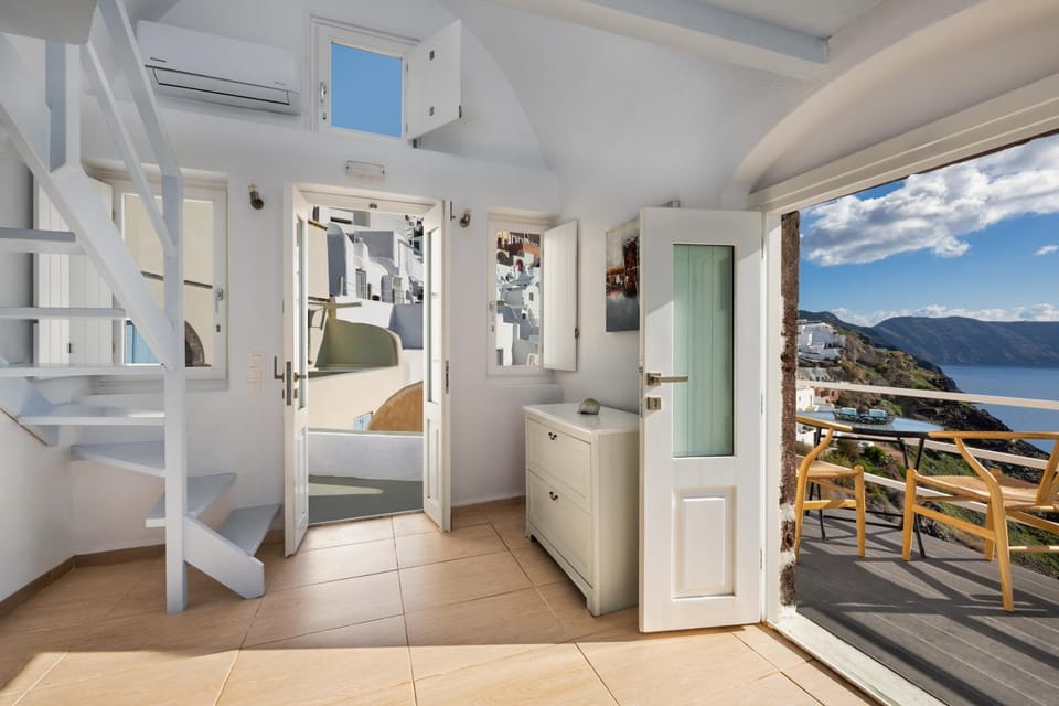 VITAMIN STUDIO House in Oia