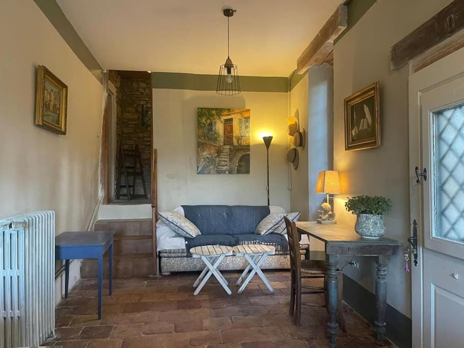 Gîte indépendant avec terrasse Saluces Apartment in Provence