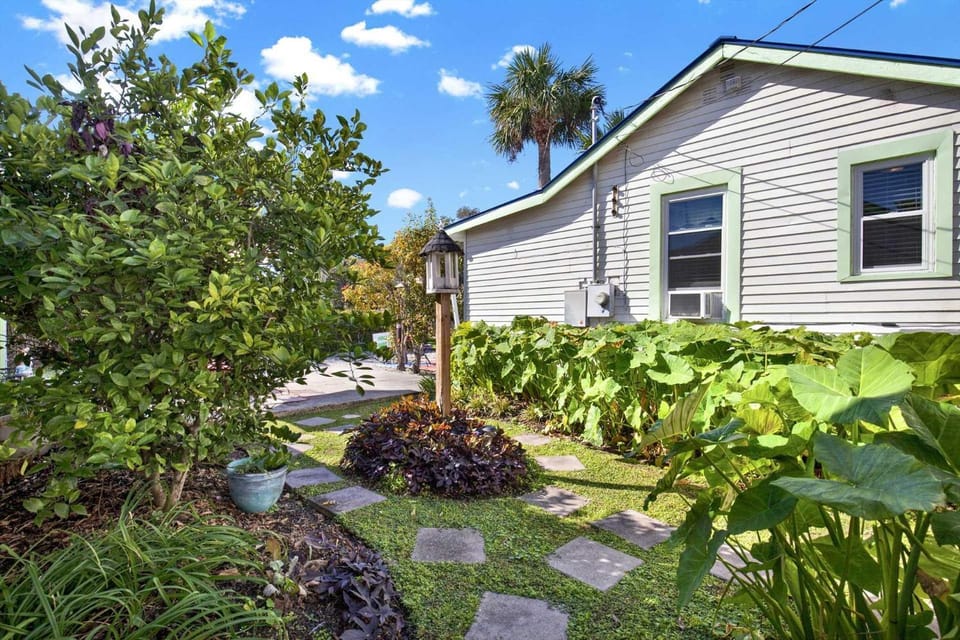 Suncatcher Cottage 1508-2nd Avenue A House in Tybee Island