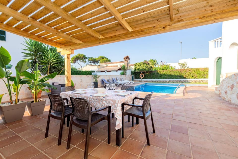 Property building, Balcony/Terrace, Living room, Swimming pool