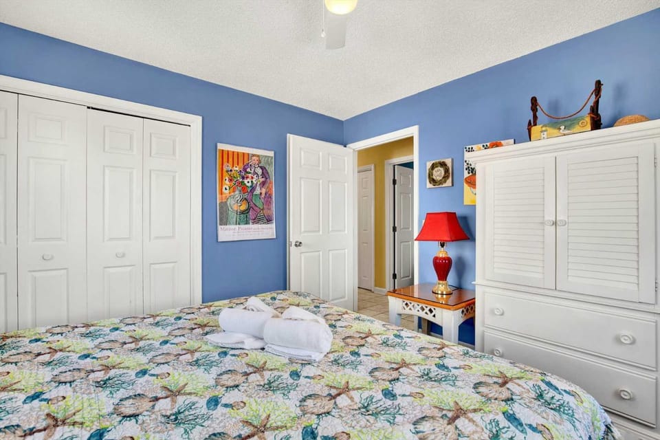 Ocean front condo Sandcastles beach club House in Tybee Island