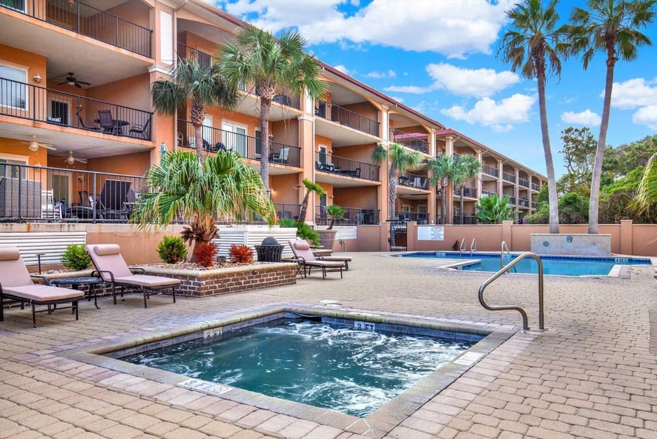 Brass Rail Condo 212 House in Tybee Island