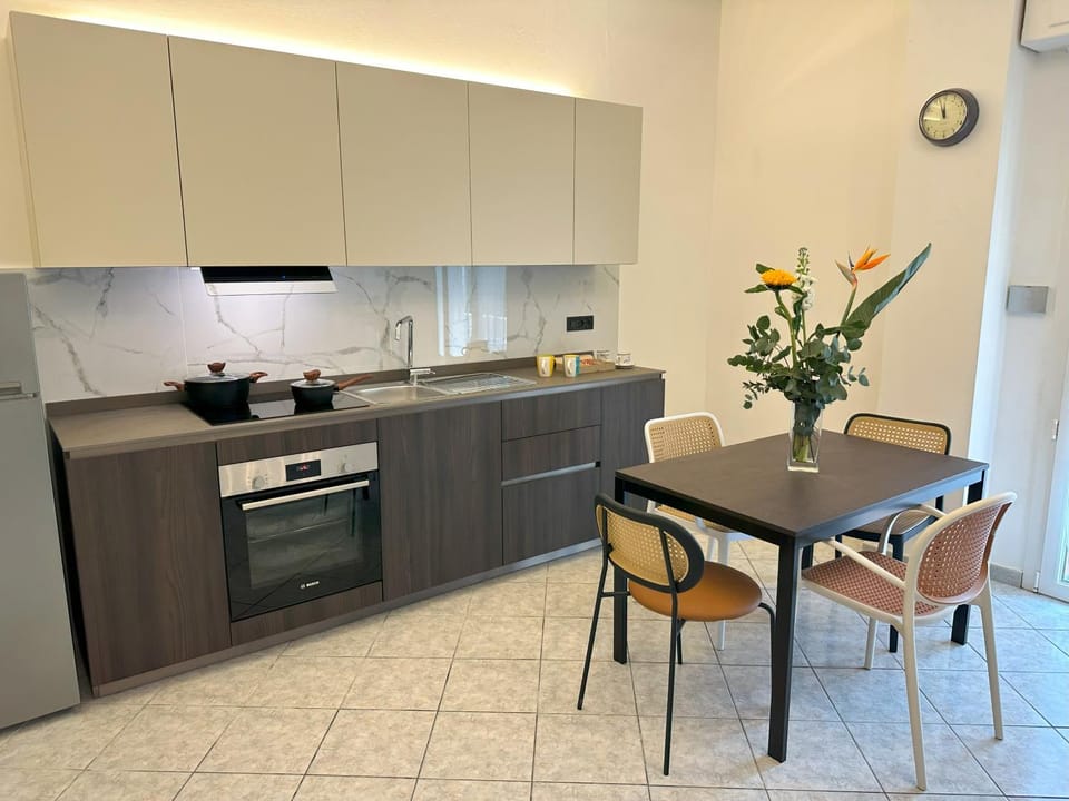 Kitchen or kitchenette, Living room, Seating area, Dining area, pet friendly