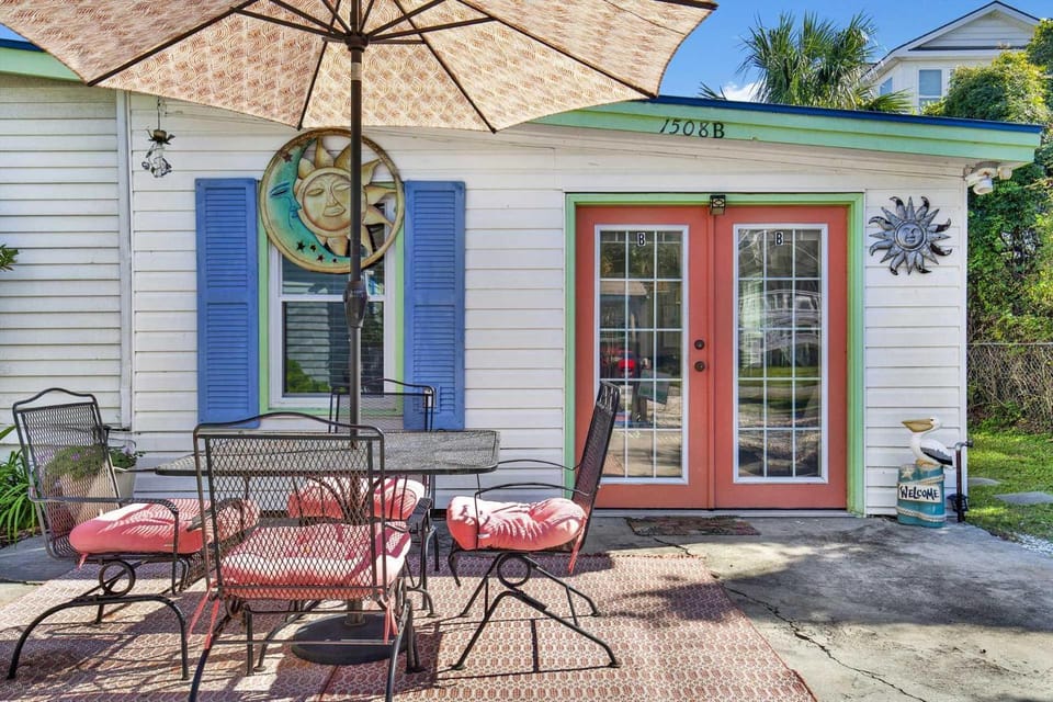 Suncatcher Cottage 1508-2nd Avenue B House in Tybee Island