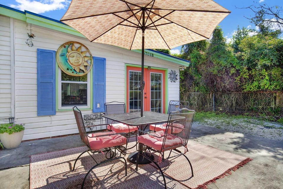 Suncatcher Cottage 1508-2nd Avenue B House in Tybee Island