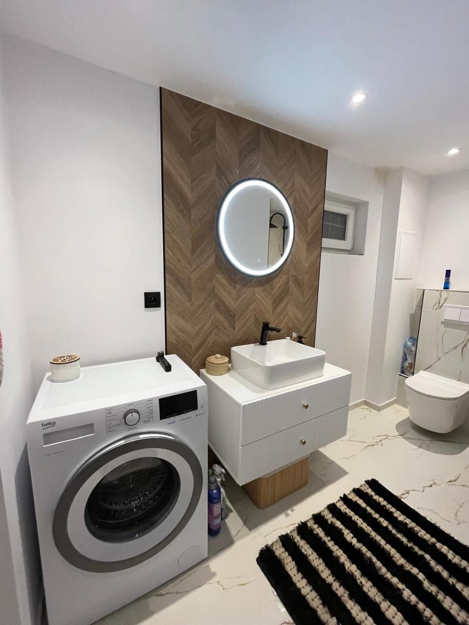 Toilet, Bathroom, washing machine