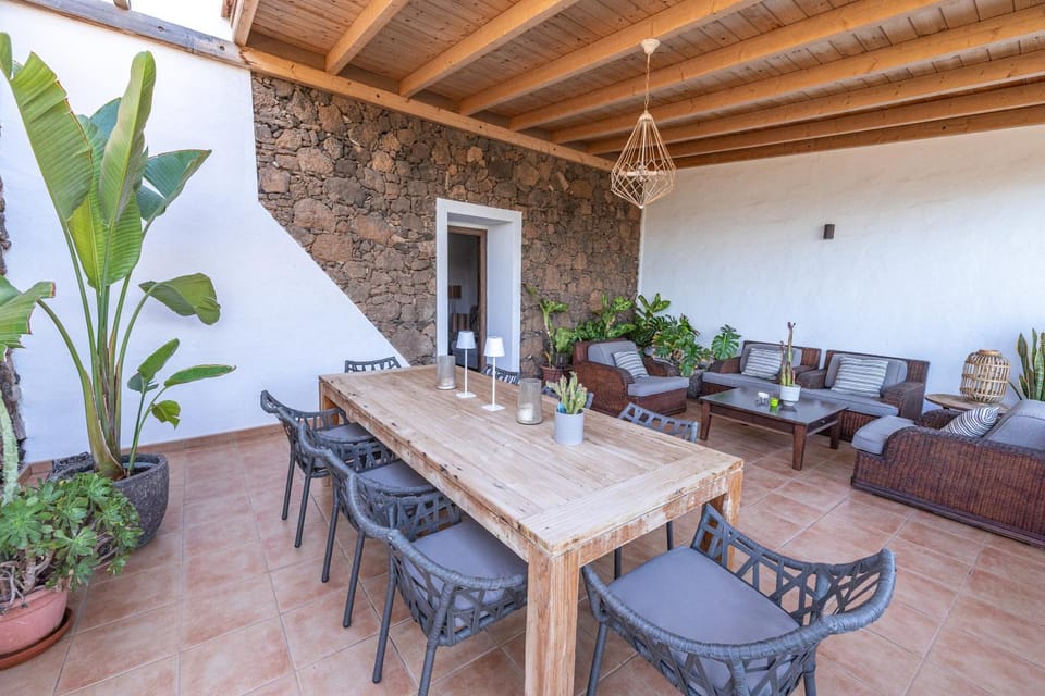 Spring, Day, Summer, Balcony/Terrace, Seating area, Dining area, Time of day, hair dresser