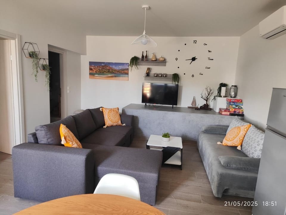 Living room, Seating area, air conditioner