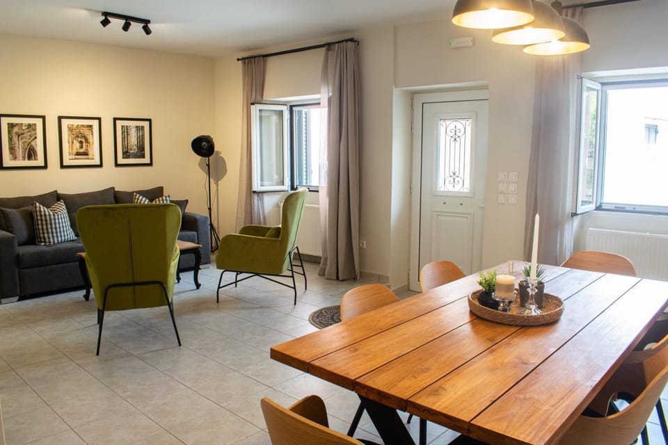 Living room, Seating area, Dining area