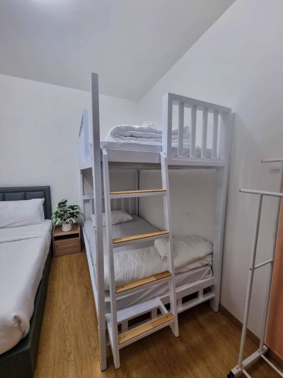 Bed, Bathroom, Bedroom, bunk bed, towels