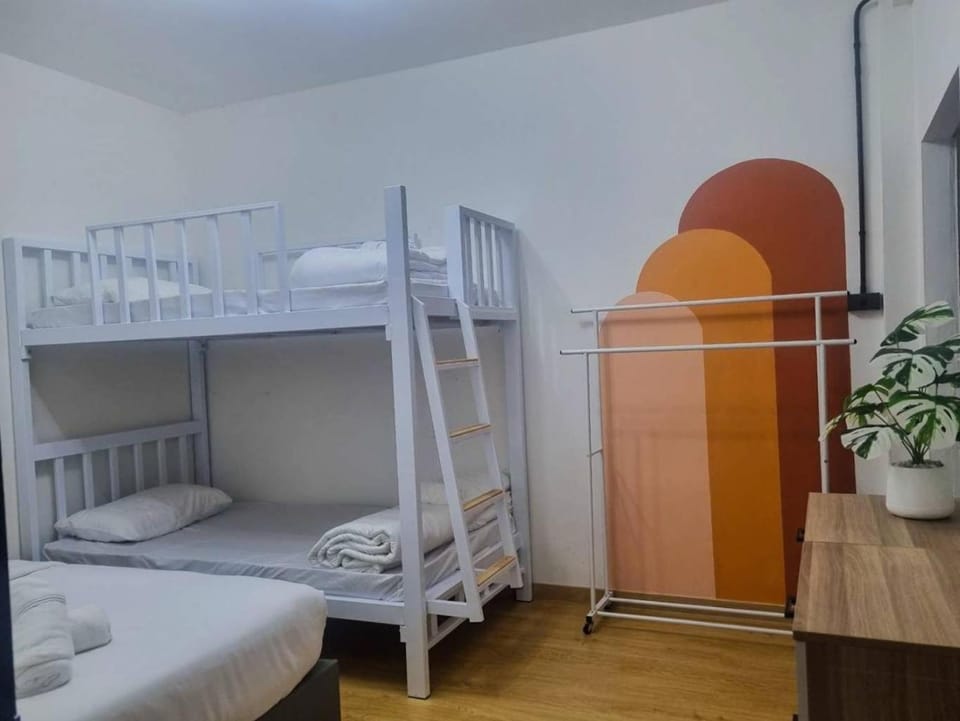 Bed, Photo of the whole room, Bedroom, bunk bed, towels