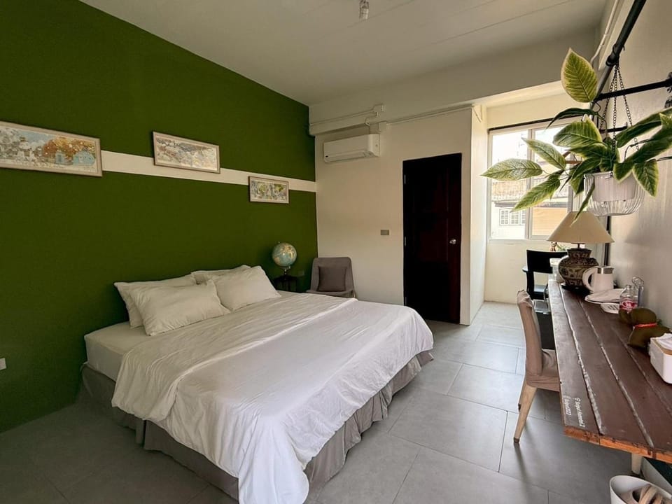 Bed, Photo of the whole room