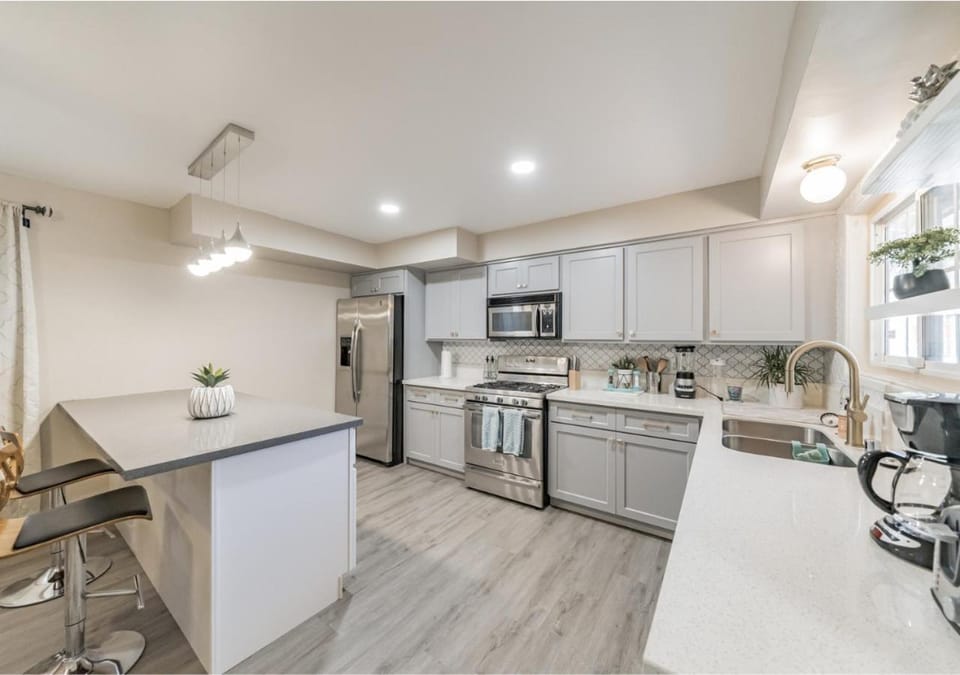 minibar, kitchen