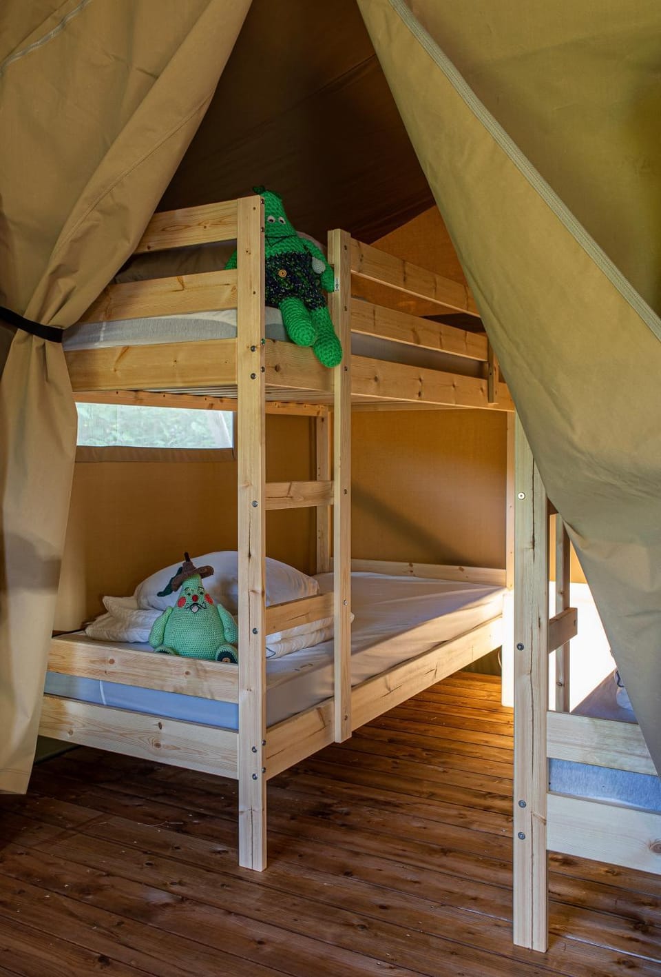 Bedroom, bunk bed
