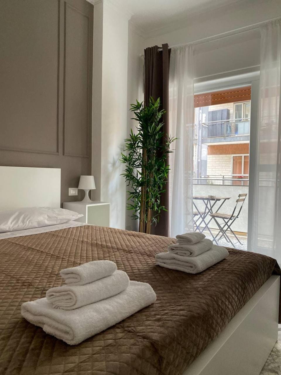 Bed, Photo of the whole room, Bedroom, towels