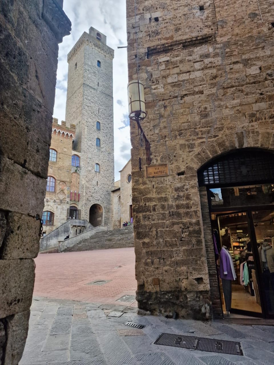 Landmark view, Location