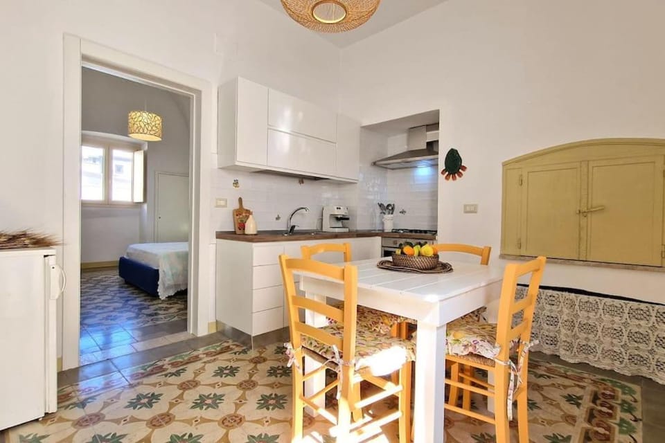 Kitchen or kitchenette, Dining area, pet friendly, stove