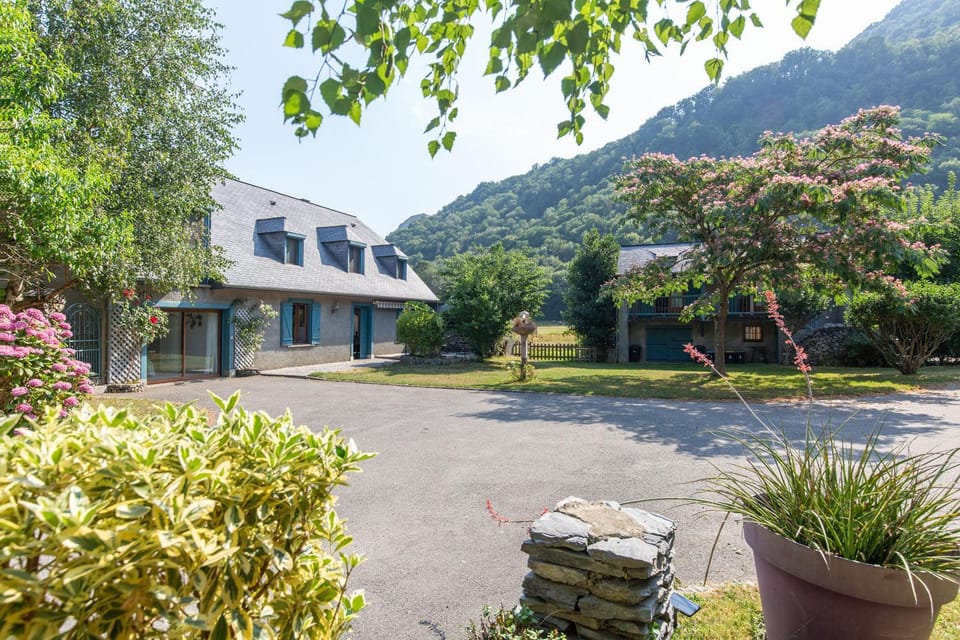 Gîte Gabizos - L'esprit des Pyrénées l Ô domaine de Geu House in Occitanie