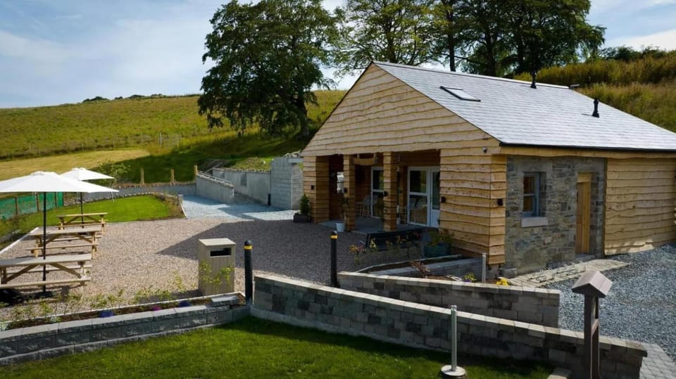 Property building, Spring, Day, Natural landscape, Seating area