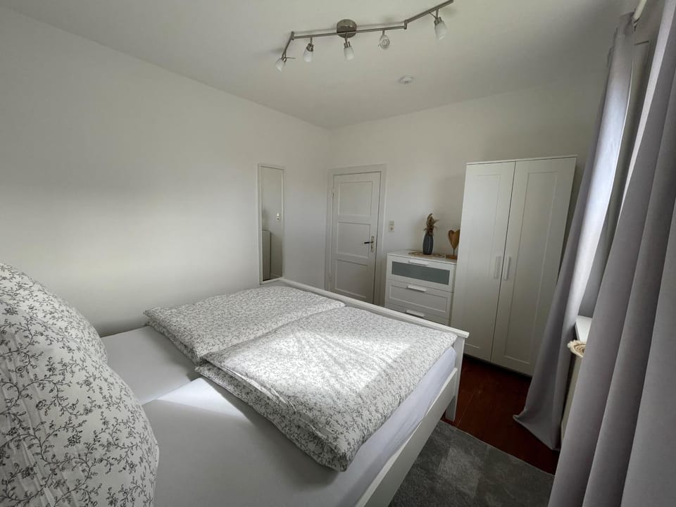 Bed, Bedroom, wardrobe
