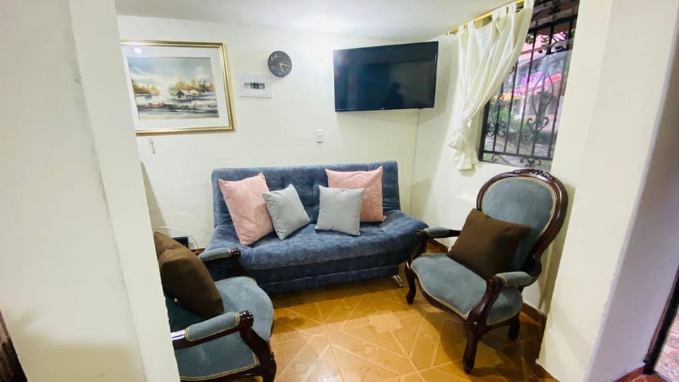 TV and multimedia, Living room, Evening entertainment