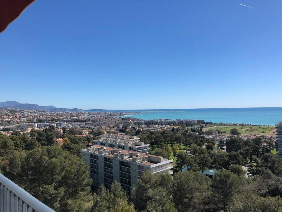 City view, Sea view