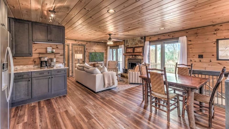 All Your'n House in Blue Ridge Lake