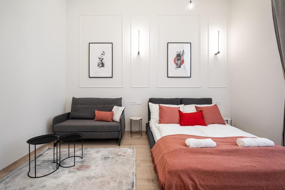 Bed, Living room, Photo of the whole room, Seating area, Bedroom, towels
