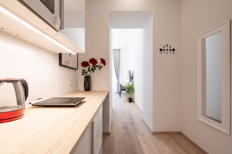 Coffee/tea facilities, Kitchen or kitchenette, stove, kitchen