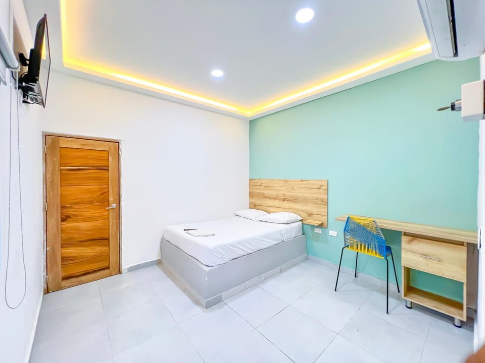 Photo of the whole room, Bedroom