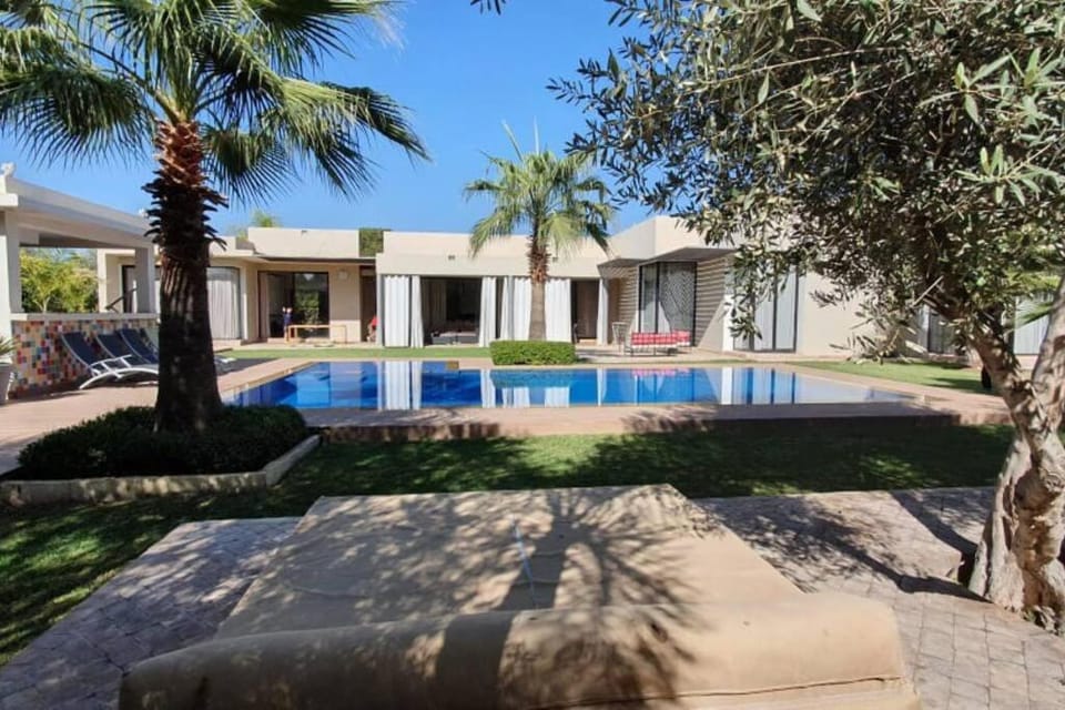 Villa 751, Villa d'architecte, cuisinière, piscine chauffée et services Villa in Marrakesh-Safi