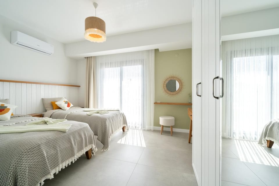 Bed, Photo of the whole room, Bedroom, towels, air conditioner