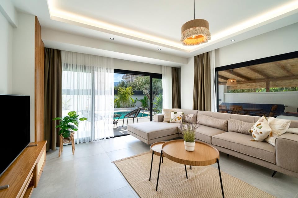 Communal lounge/ TV room, TV and multimedia, Living room, Seating area, Evening entertainment