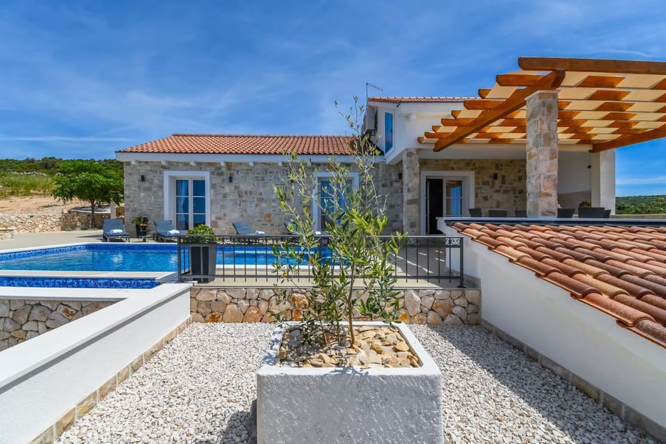Property building, Patio, Day