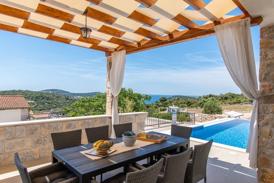 Pool view, Sea view