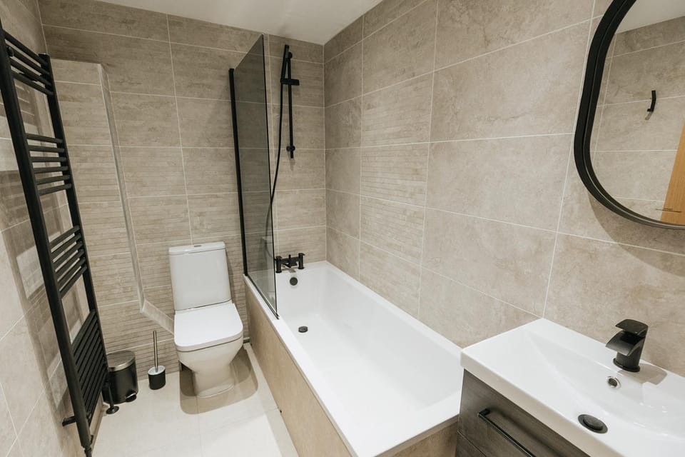 Shower, Toilet, Bathroom, Bath, towels