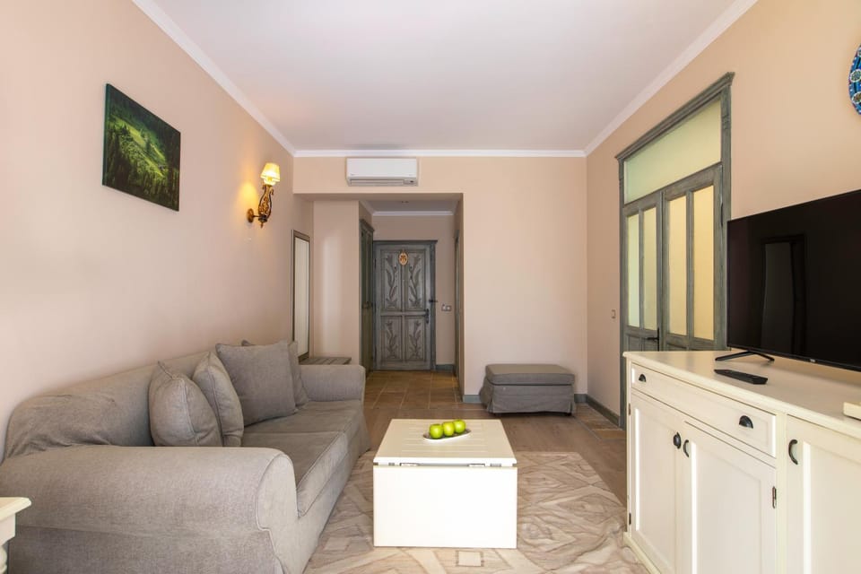 Communal lounge/ TV room, TV and multimedia, Living room, Seating area