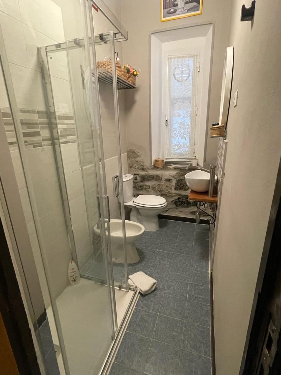 Shower, Toilet, Bathroom, bidet, towels