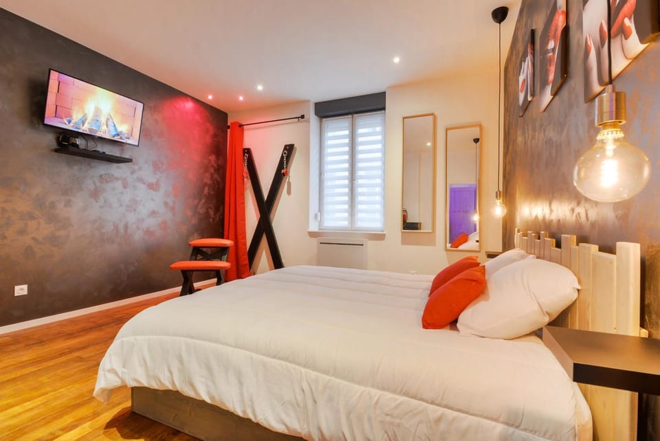 Sous le Charme de Charles Sauna & Jacuzzi Nancy Apartment in Nancy