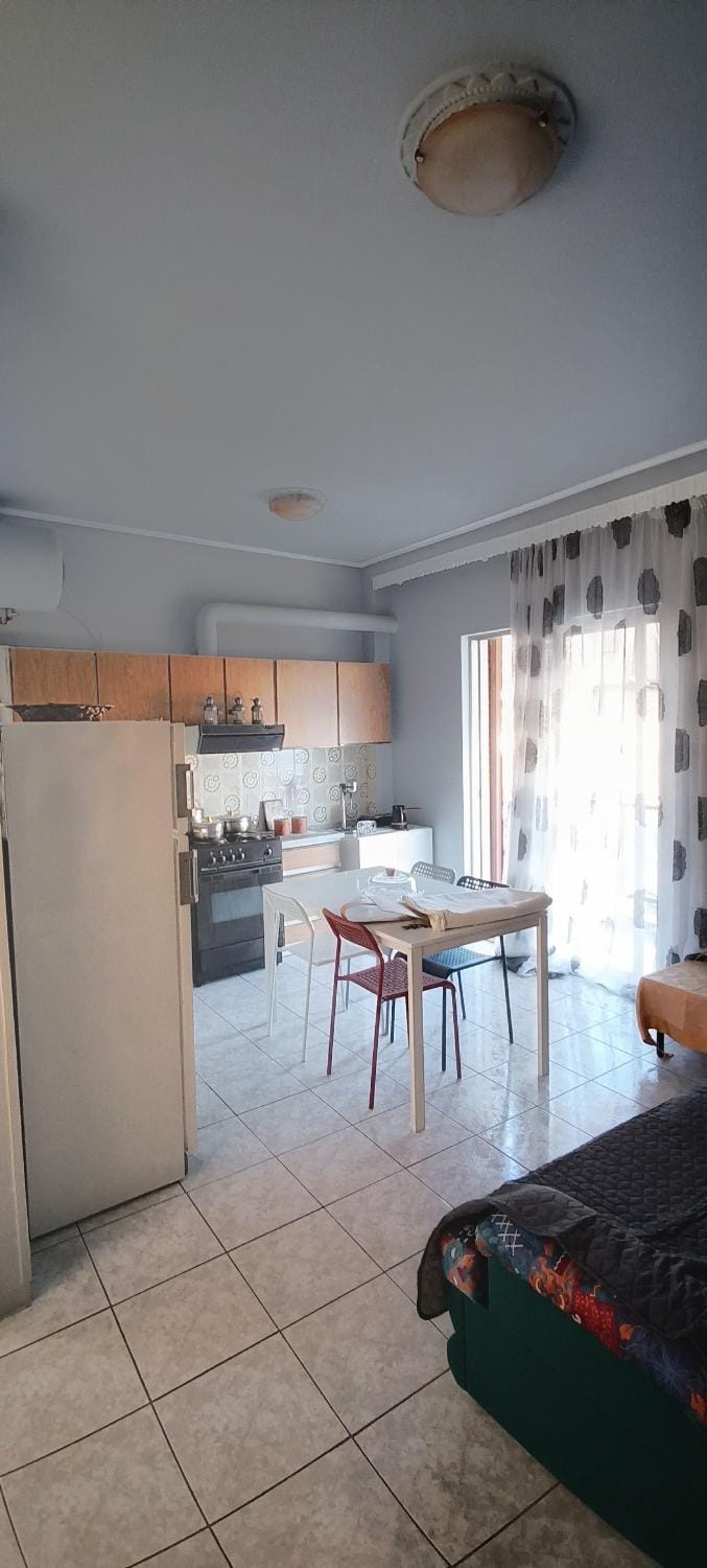 Kitchen or kitchenette, Seating area, Dining area, oven, stove