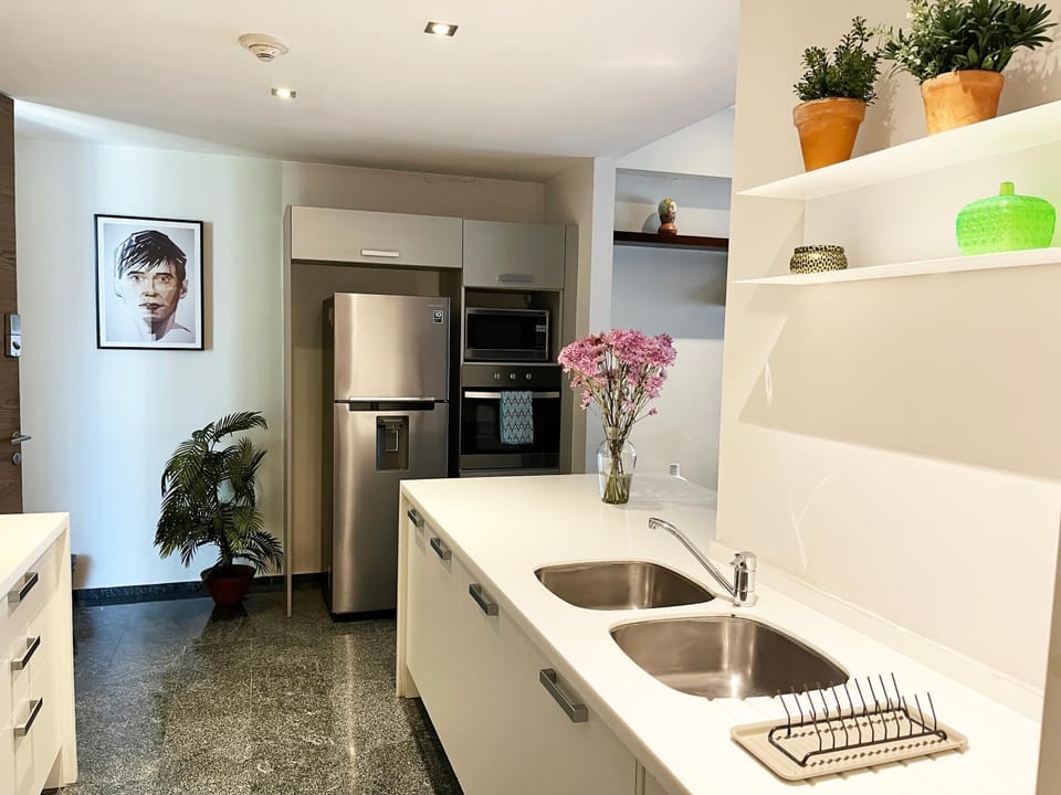 Kitchen or kitchenette, minibar, pet friendly, stove