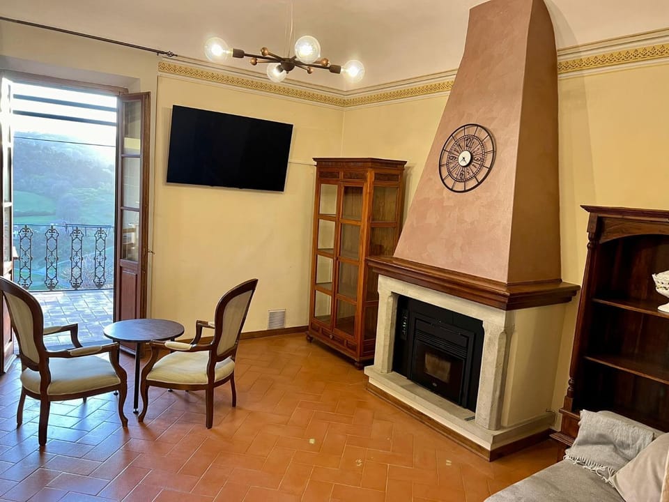 TV and multimedia, Evening entertainment, flat iron