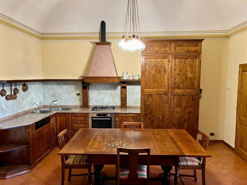 Kitchen or kitchenette, Dining area, dishwasher, pet friendly