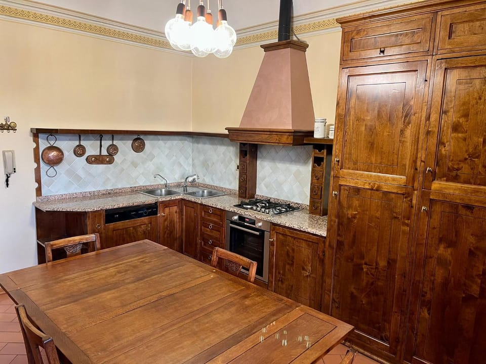 Kitchen or kitchenette, Dining area, pet friendly, stove