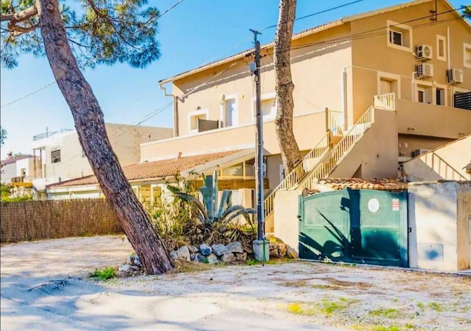 Property building, Day