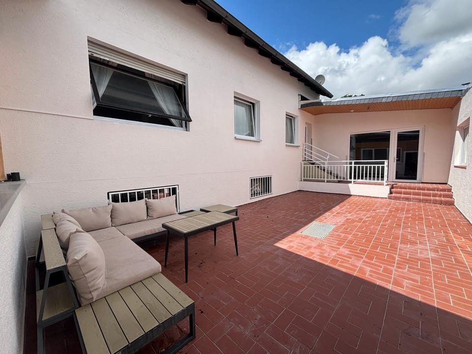 140qm - 4 Zimmer- Parkplatz - Autobahn - blauer See - MalliBase Apartments Apartment in Garbsen