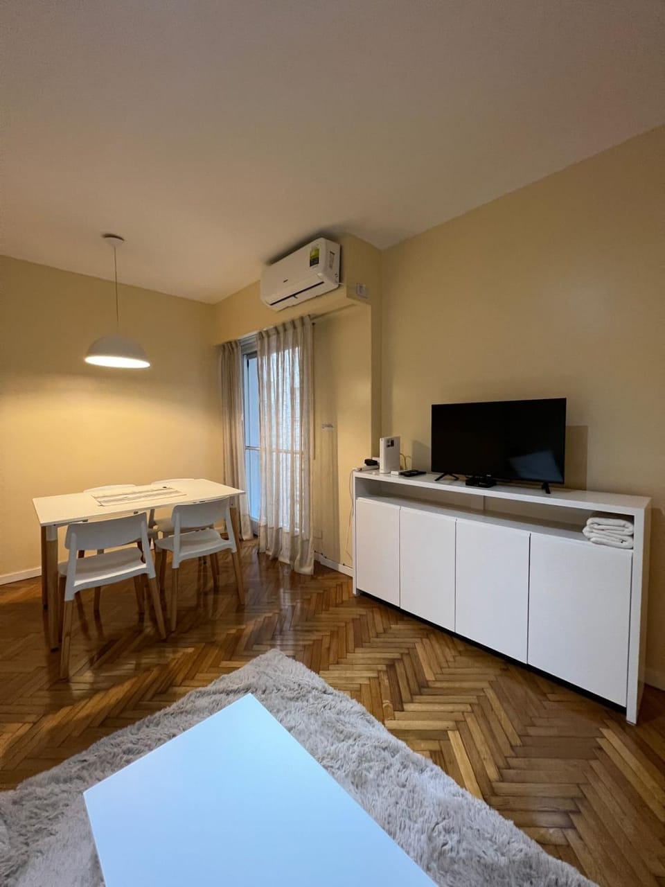 TV and multimedia, Dining area, air conditioner
