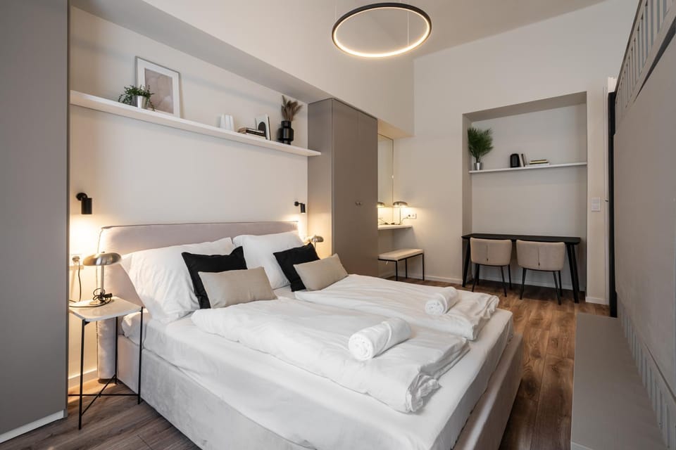 Bed, Photo of the whole room, Seating area, Bedroom, towels, wardrobe