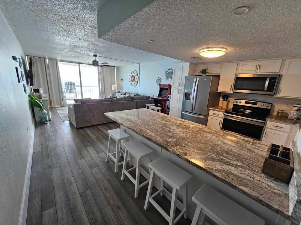 Beautiful Oceanfront Condo 306 Apartment in Garden City